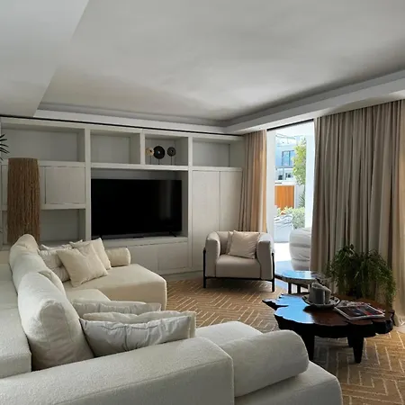 Bliss - Luxury 4-bedroom With Garden, Private Pool & Jacuzzi, Marbesa Near- 5 Min To The Cabopino * Marbella