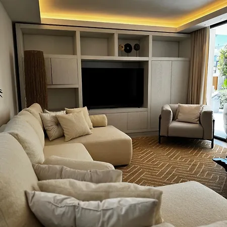 Villa Bliss - Luxury 4-bedroom With Garden, Private Pool & Jacuzzi, Marbesa Near- 5 Min To The Cabopino *