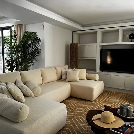 Villa Bliss - Luxury 4-bedroom With Garden, Private Pool & Jacuzzi, Marbesa Near- 5 Min To The Cabopino *