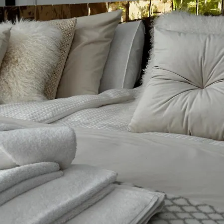 Villa Bliss - Luxury 4-bedroom With Garden, Private Pool & Jacuzzi, Marbesa Near- 5 Min To The Cabopino Marbella