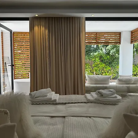 Bliss - Luxury 4-bedroom With Garden, Private Pool & Jacuzzi, Marbesa Near- 5 Min To The Cabopino *