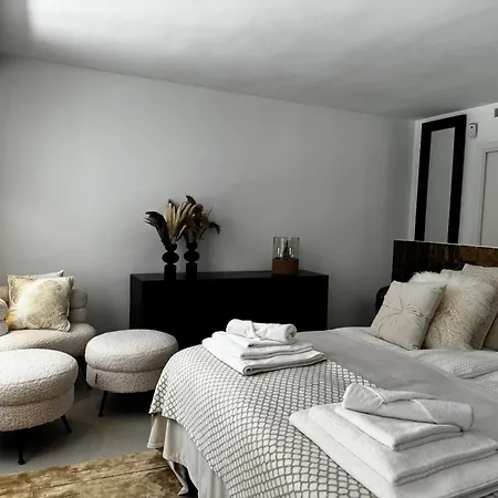 Bliss - Luxury 4-bedroom With Garden, Private Pool & Jacuzzi, Marbesa Near- 5 Min To The Cabopino Villa