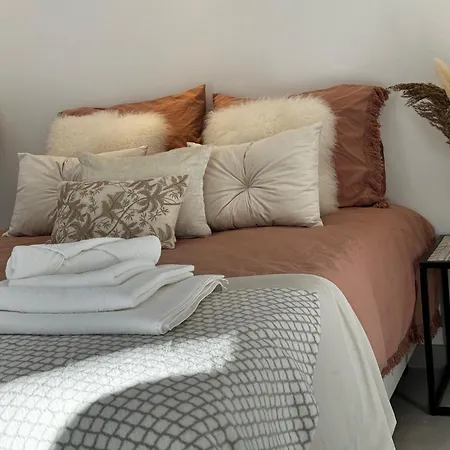 Bliss - Luxury 4-bedroom With Garden, Private Pool & Jacuzzi, Marbesa Near- 5 Min To The Cabopino Villa *