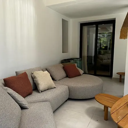 Bliss - Luxury 4-bedroom With Garden, Private Pool & Jacuzzi, Marbesa Near- 5 Min To The Cabopino Villa
