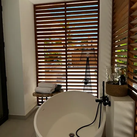 Bliss - Luxury 4-bedroom With Garden, Private Pool & Jacuzzi, Marbesa Near- 5 Min To The Cabopino *