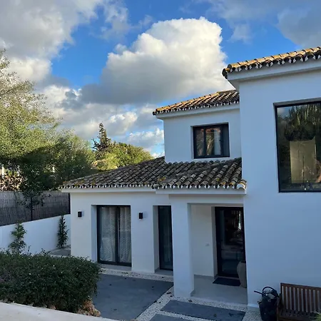 Bliss - Luxury 4-bedroom With Garden, Private Pool & Jacuzzi, Marbesa Near- 5 Min To The Cabopino Villa