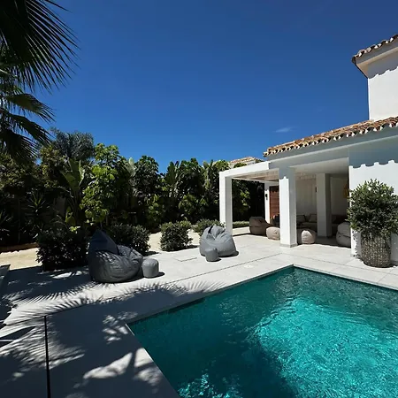 Villa Bliss - Luxury 4-bedroom With Garden, Private Pool & Jacuzzi, Marbesa Near- 5 Min To The Cabopino Marbella