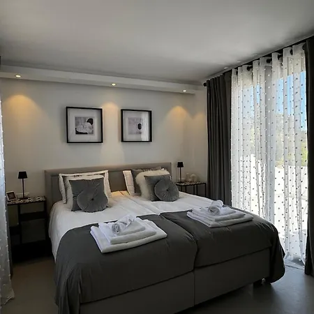 Bliss - Luxury 4-bedroom With Garden, Private Pool & Jacuzzi, Marbesa Near- 5 Min To The Cabopino Villa Marbella