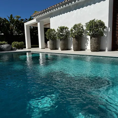 Bliss - Luxury 4-bedroom With Garden, Private Pool & Jacuzzi, Marbesa Near- 5 Min To The Cabopino *